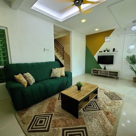 Homestay By.Zea Bandar Kuantan Puteri Tmn 1Icon Exterior foto